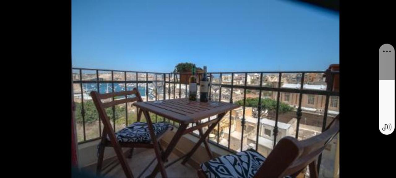 Upper Valley Sea View Kalkara Esterno foto